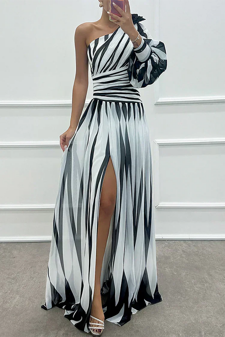 Hazel™ | Abito Maxi Elegante a Righe con Spalla Scoperta